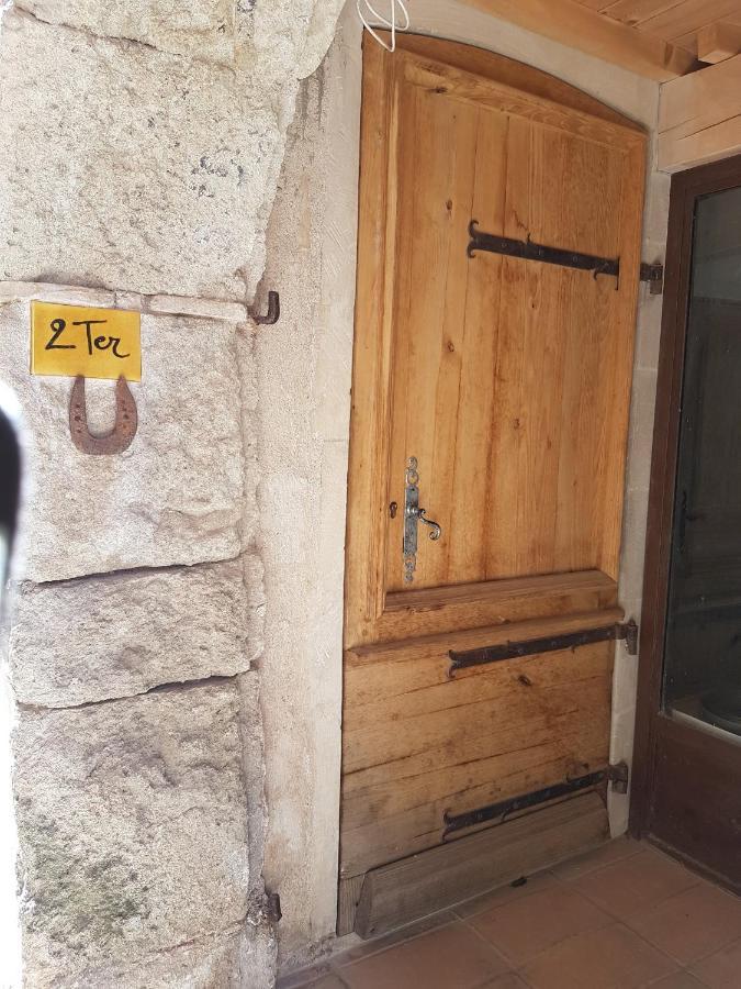 Les Studios De St Guilhem Сен-Гийём-ле-Дезер Экстерьер фото