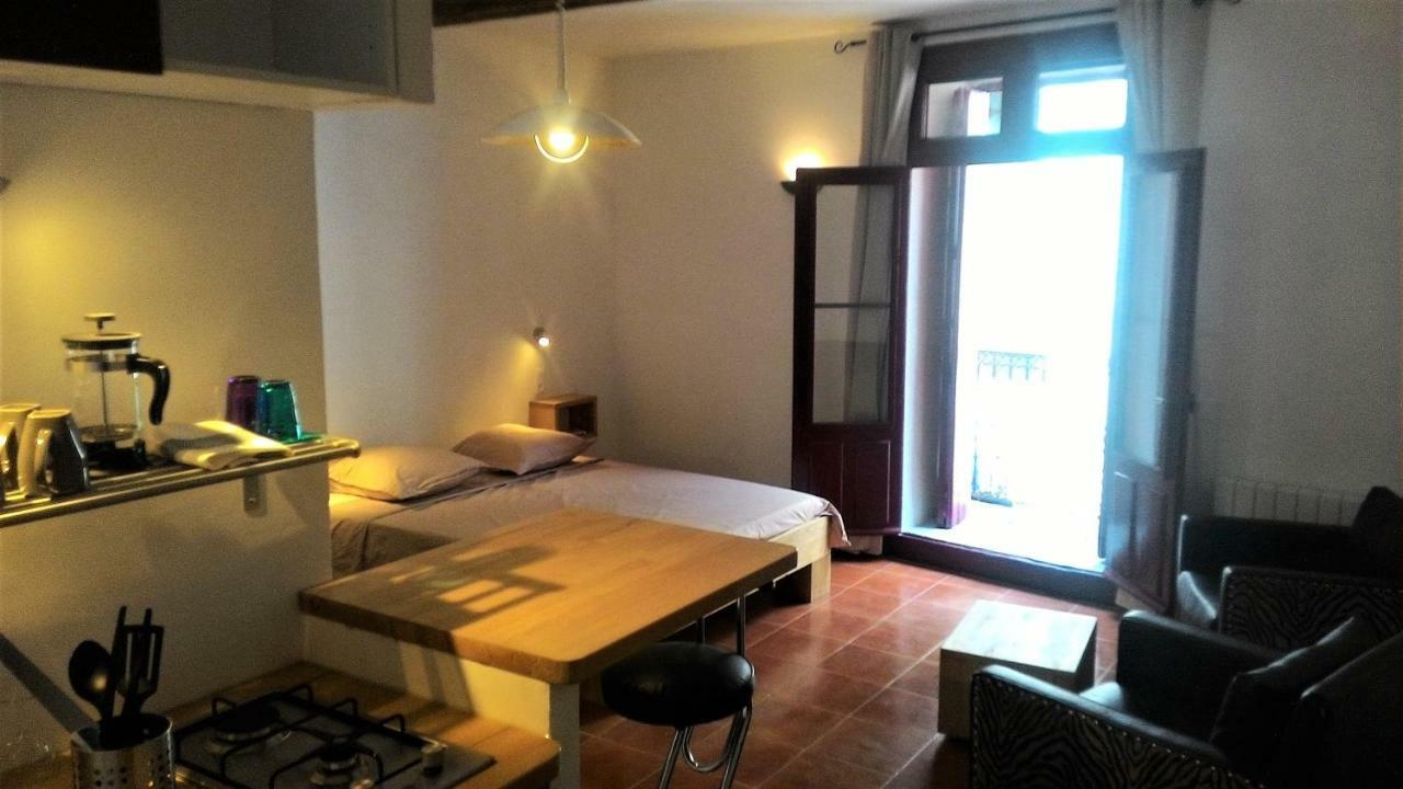 Les Studios De St Guilhem Сен-Гийём-ле-Дезер Экстерьер фото