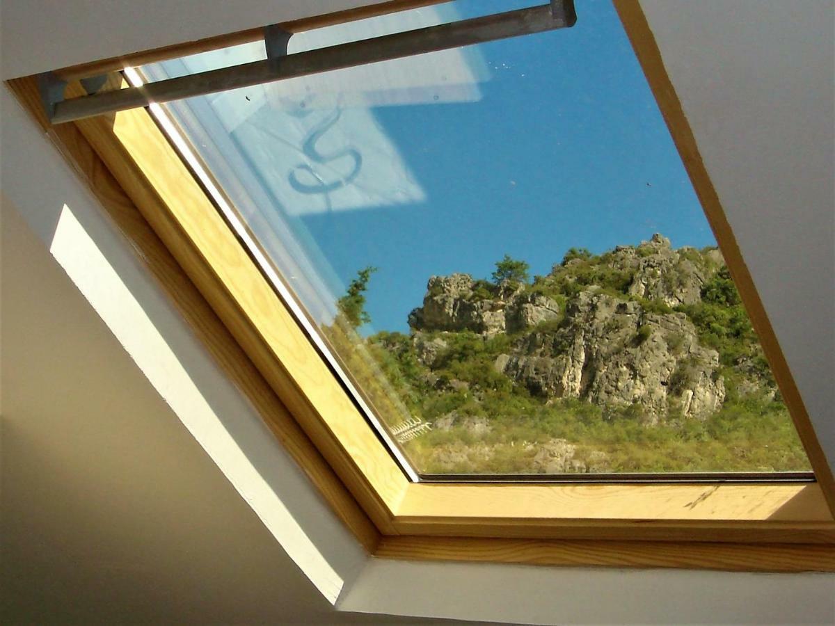 Les Studios De St Guilhem Сен-Гийём-ле-Дезер Экстерьер фото