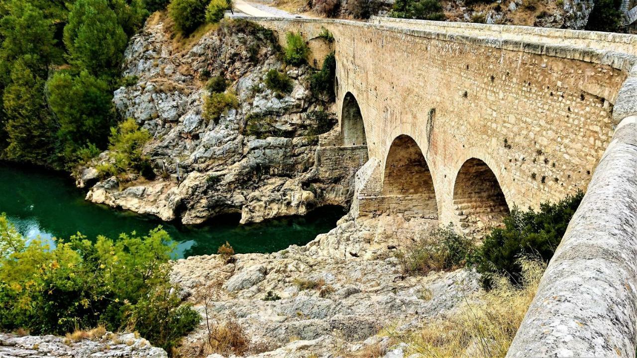 Les Studios De St Guilhem Сен-Гийём-ле-Дезер Экстерьер фото