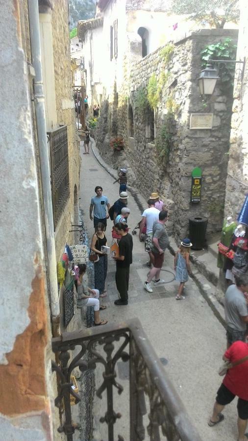 Les Studios De St Guilhem Сен-Гийём-ле-Дезер Экстерьер фото